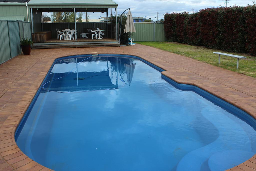 Aussie Cabins Hotel Dubbo Exterior photo